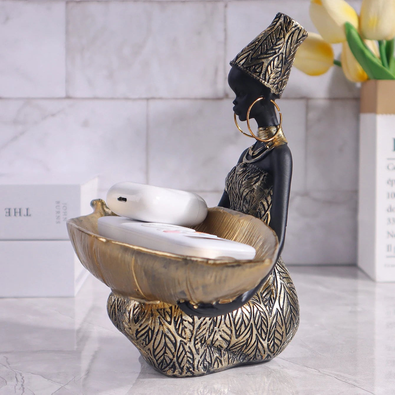 Estatua_Decorativa_Modelo_Menina_Africana_com_Prato_Dourado_4