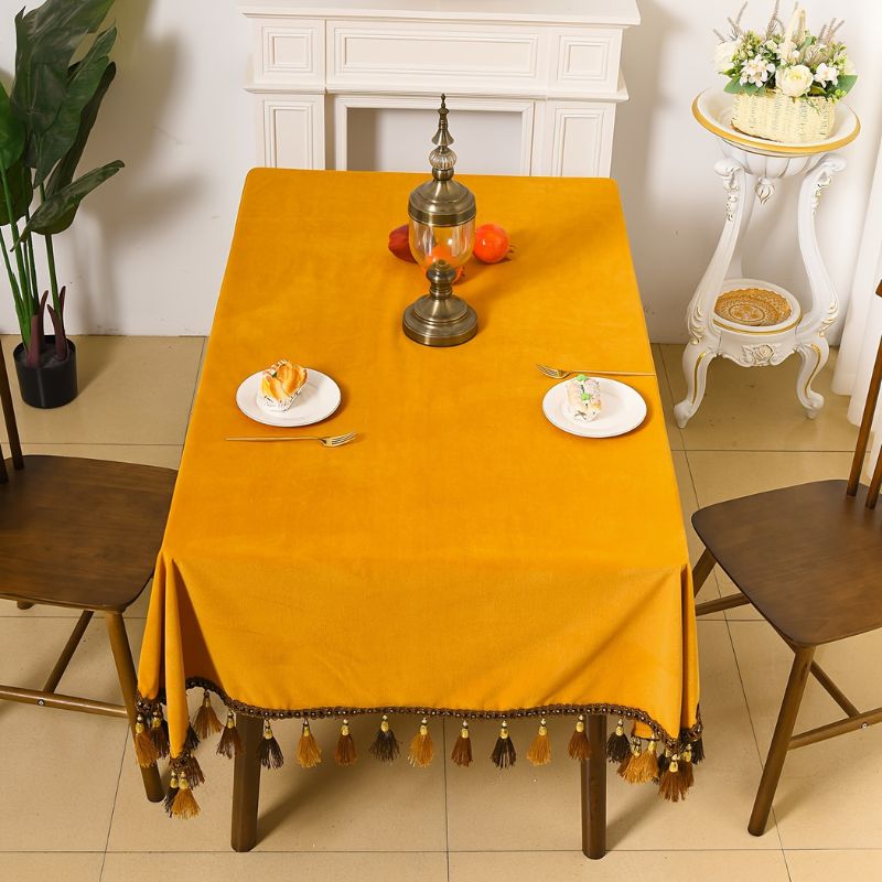 Toalha_de_Mesa_Luxo_Borlas_Douradas_3