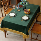 Toalha_de_Mesa_Veludo_Verde_Luxo_com_Borlas_1