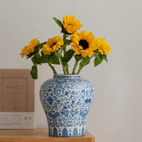 Vaso_Decorativo_de_Ceramica_Vintage_Azul_e_Branco_4